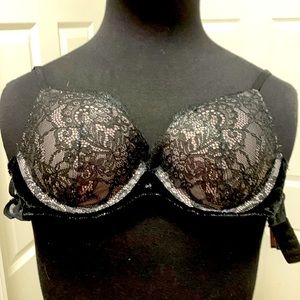 Victoria’s Secret very sexy, push-up bra